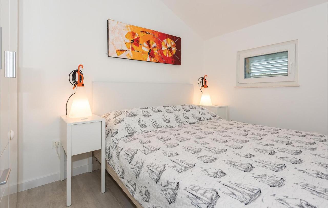 Cozy Apartment In Brodarica With Wifi 외부 사진