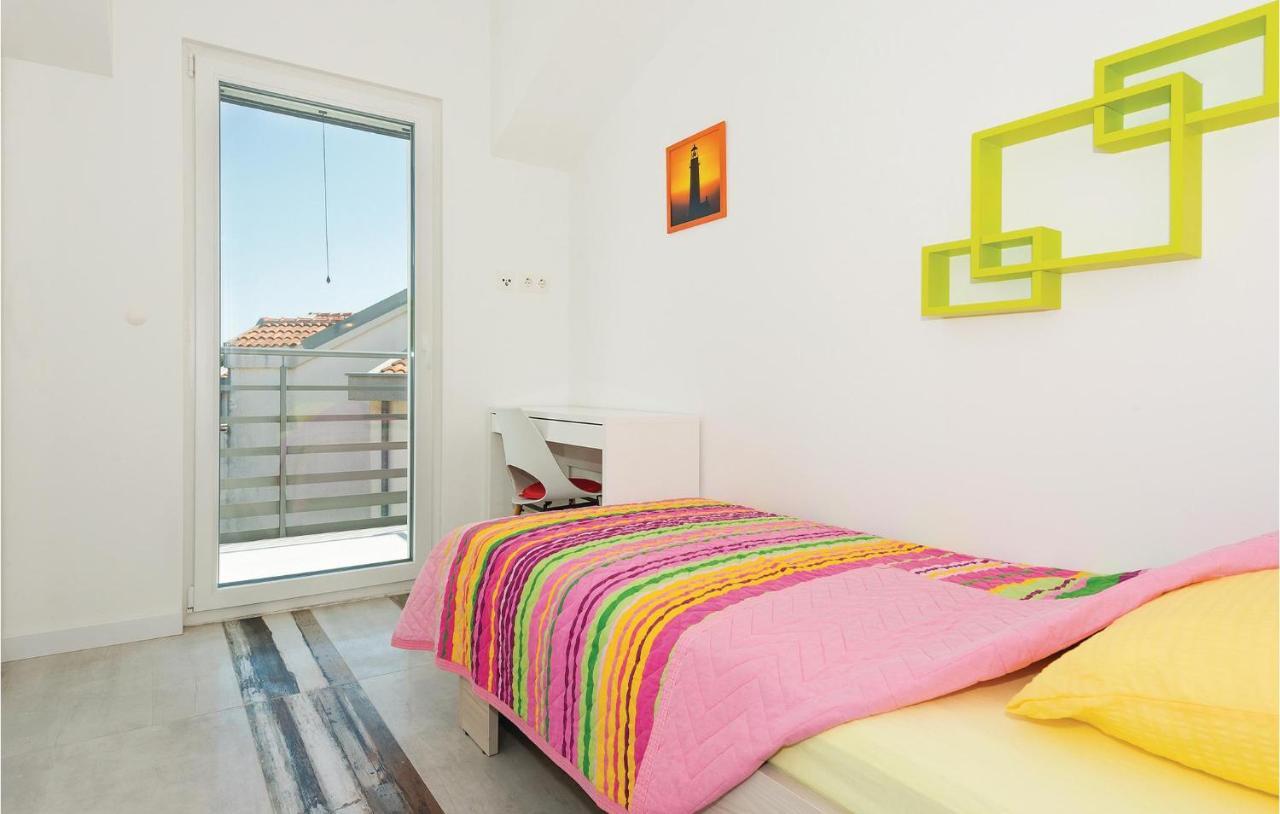 Cozy Apartment In Brodarica With Wifi 외부 사진