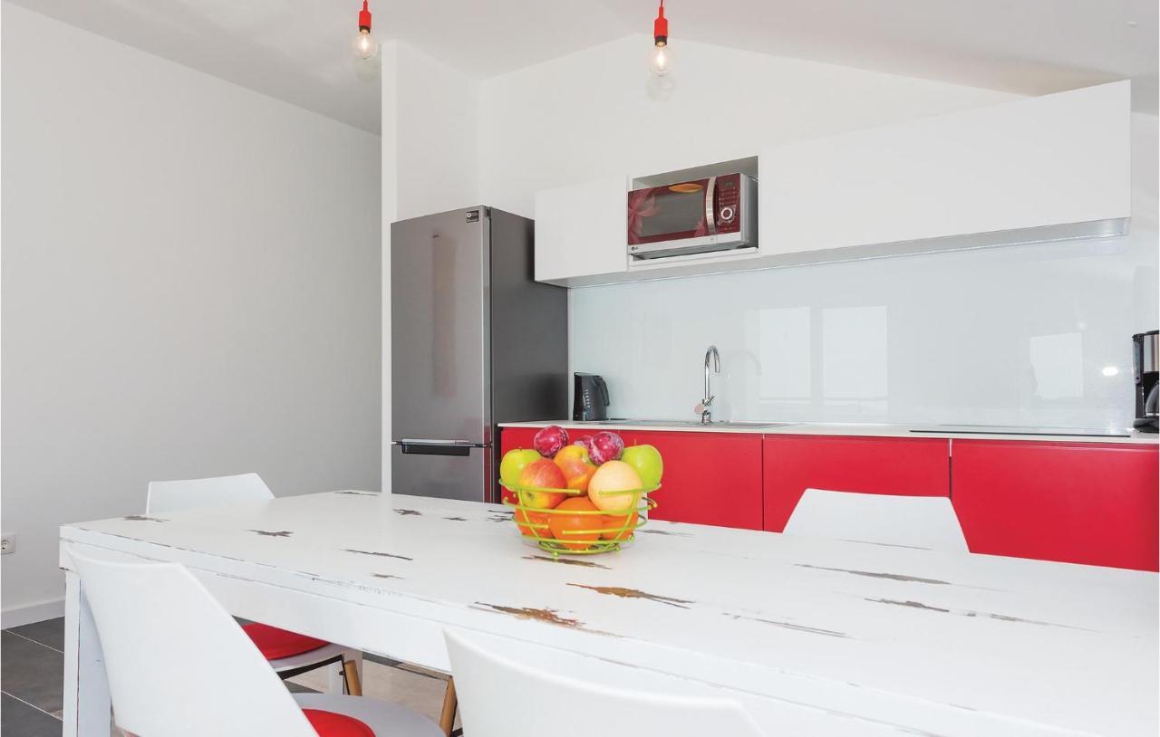 Cozy Apartment In Brodarica With Wifi 외부 사진